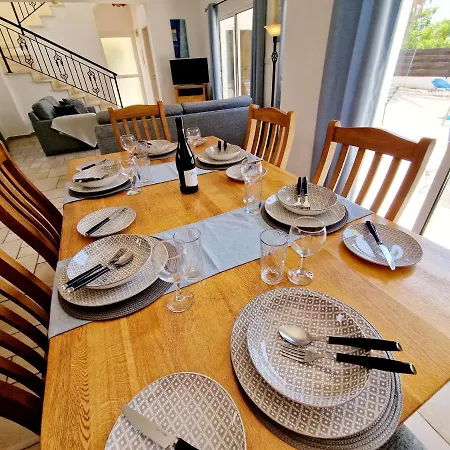 Willa 3 Bedroom Villa, Close To Coral Bay Strip And The *