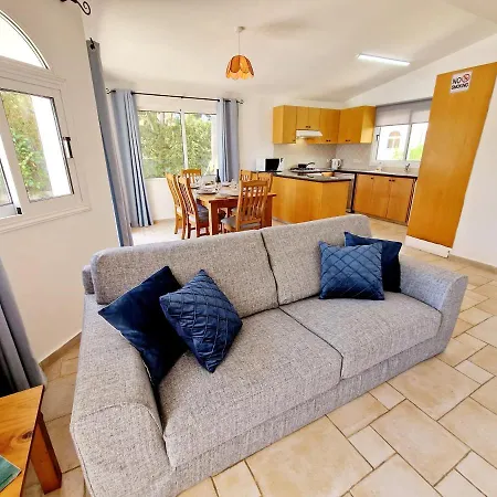 3 Bedroom Villa, Close To Coral Bay Strip And The *