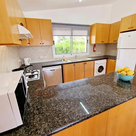 3 Bedroom Villa, Close To Coral Bay Strip And The *