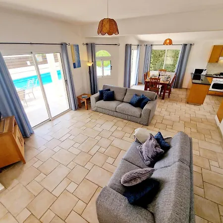 3 Bedroom Villa, Close To Coral Bay Strip And The Villa