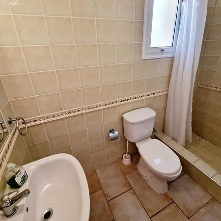 3 Bedroom Villa, Close To Coral Bay Strip And The *
