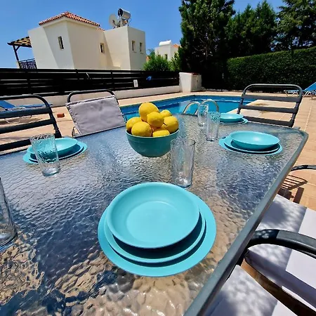 3 Bedroom Villa, Close To Coral Bay Strip And The *