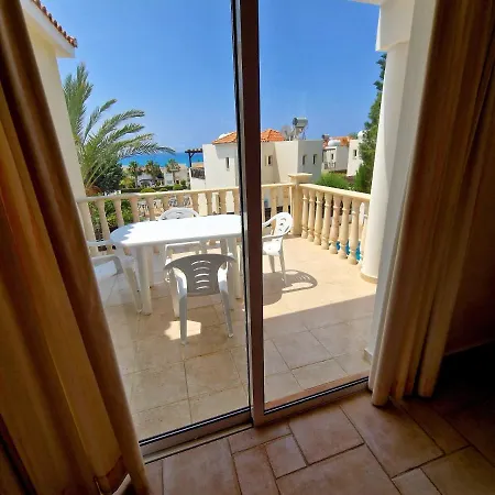 Villa 3 Bedroom Villa, Close To Coral Bay Strip And The Pafos