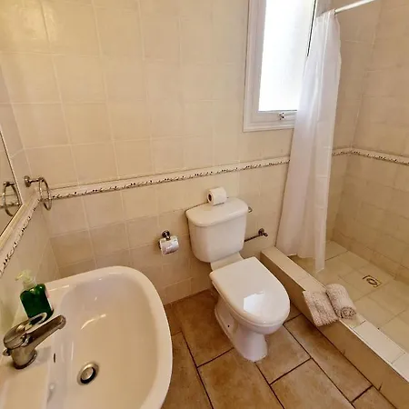 Villa 3 Bedroom Villa, Close To Coral Bay Strip And The *