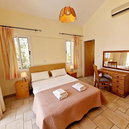 Villa 3 Bedroom Villa, Close To Coral Bay Strip And The *